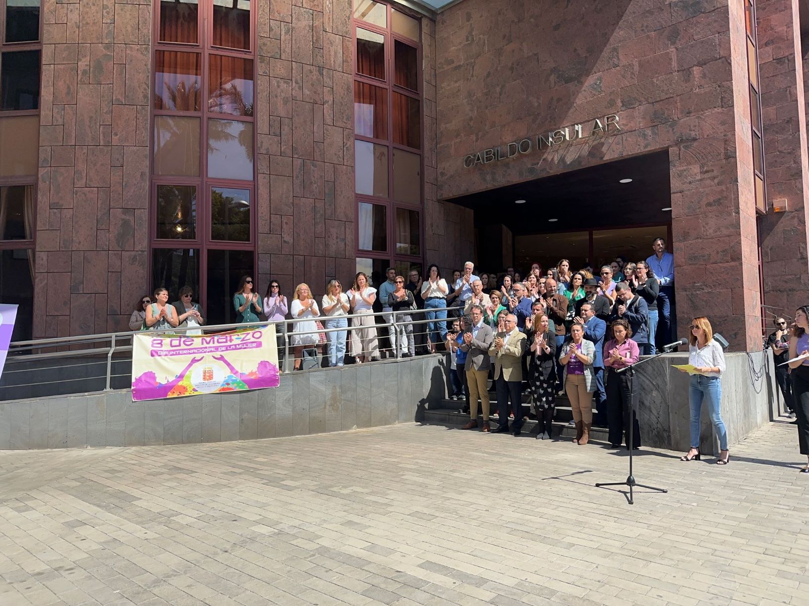 Imagen de El Cabildo aprueba una declaración institucional de compromiso con la lucha por la igualdad entre hombres y mujeres