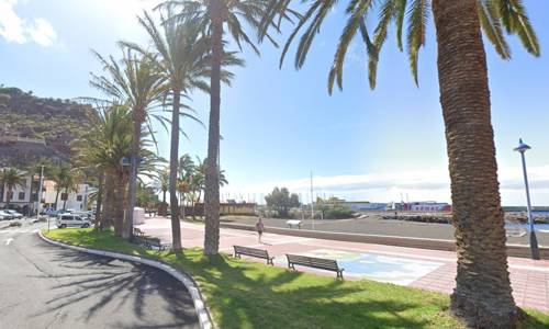 Imagen de El Cabildo y el Ayuntamiento de San Sebastián firman un convenio para renovar el mobiliario urbano de la Avenida de Los Descubridores