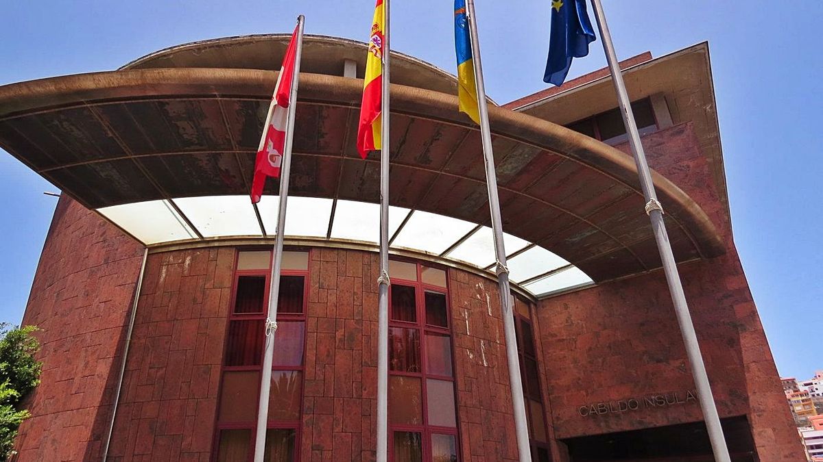 Imagen de El Cabildo aprueba una declaración institucional de apoyo a la sociedad palmera 