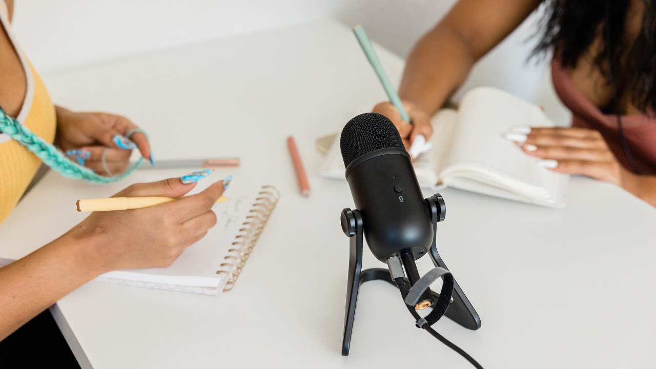 Imagen de El Cabildo promueve las buenas prácticas entre jóvenes de la isla a través del podcast