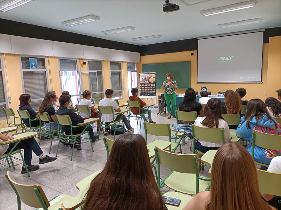 Imagen de El Cabildo coopera con estudiantes participantes en el Programa de Estímulo del Talento Matemático