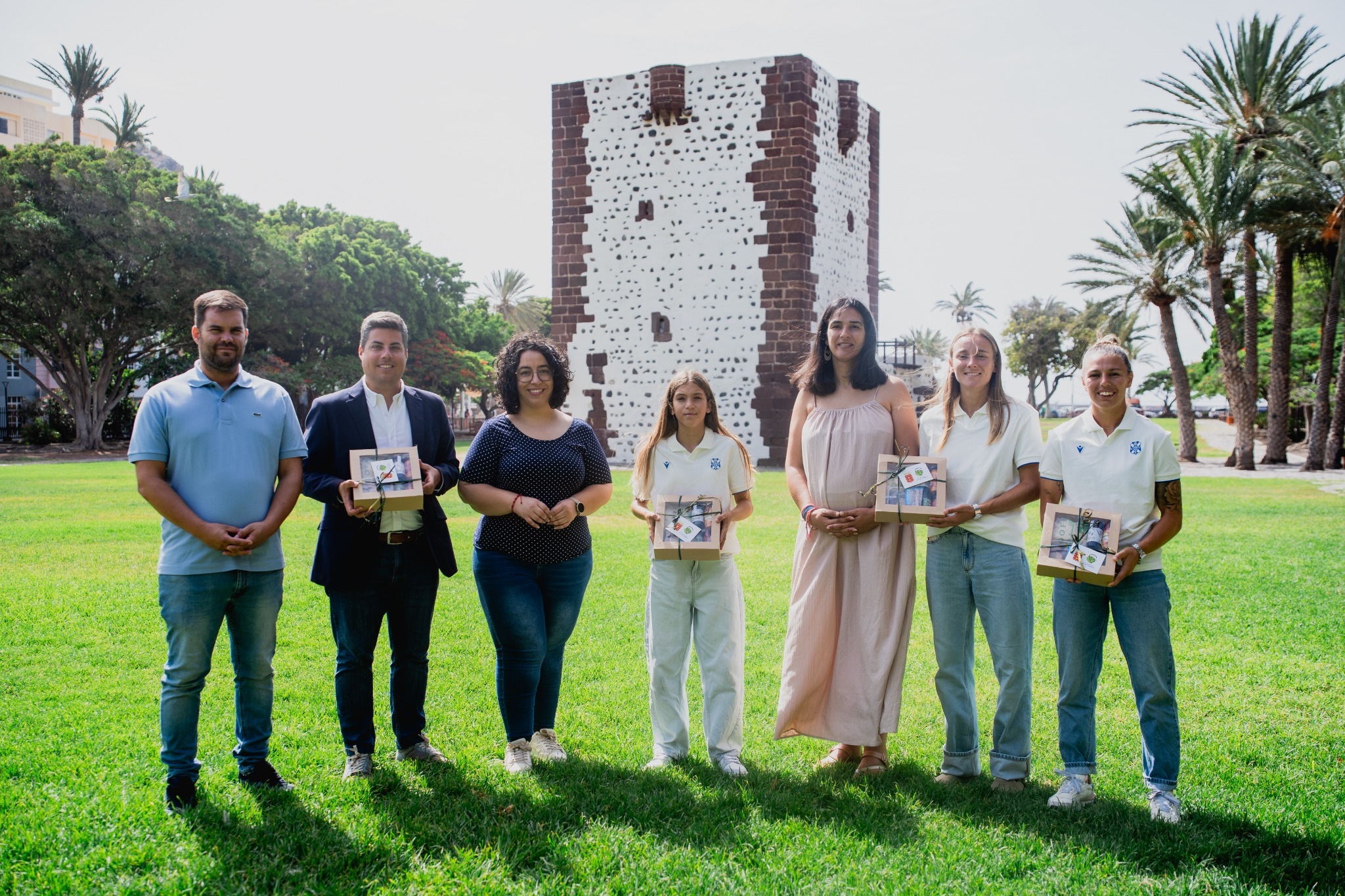 Imagen de El Cabildo de La Gomera y el Costa Adeje Tenerife renuevan su alianza para promocionar el producto local