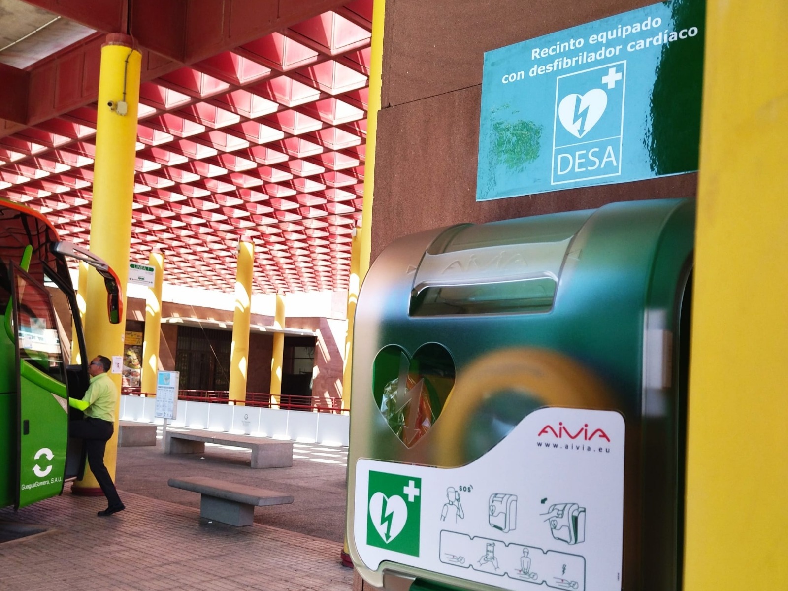 Imagen de El Cabildo mantiene activos una decena de desfibriladores en la isla y refuerza su estrategia de cardioprotección