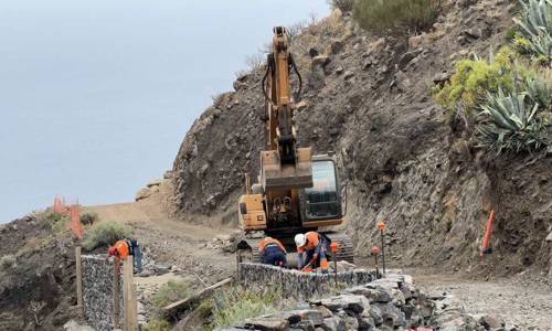 Imagen de Avanzan los trabajos de acondicionamiento y pavimentación de caminos en Taguluche