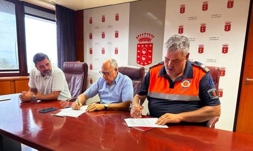 Imagen de El Cabildo cede a Protección Civil un vehículo para incrementar sus medios técnicos de atención