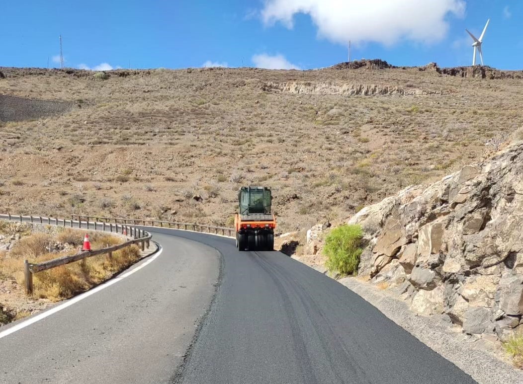 Imagen de El Cabildo de La Gomera ejecuta mejoras de pavimentación en las vías de la isla