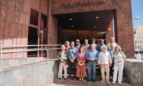 Imagen de El Cabildo recibe a la tripulación de ‘La Peregrina’, el velero que cruzará el océano con medios del siglo XVII