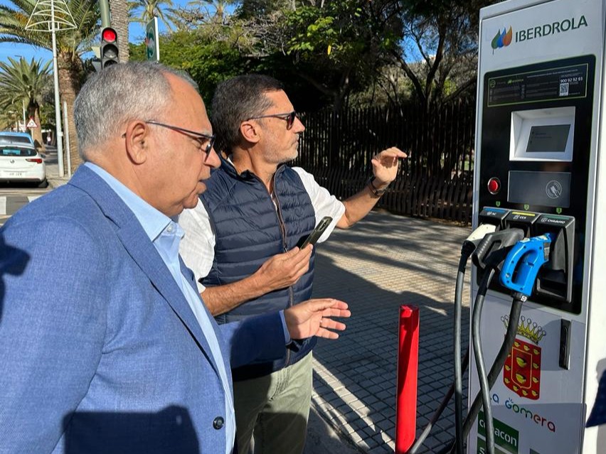 Imagen de Las recargas de vehículos eléctricos en la red insular crecen un 50% durante el primer semestre del año