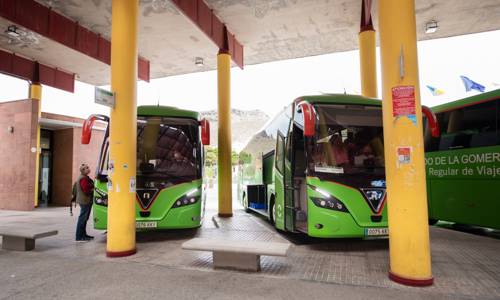 Imagen de GuaguaGomera actualiza los horarios de varias de sus rutas para adaptarlos a la demanda