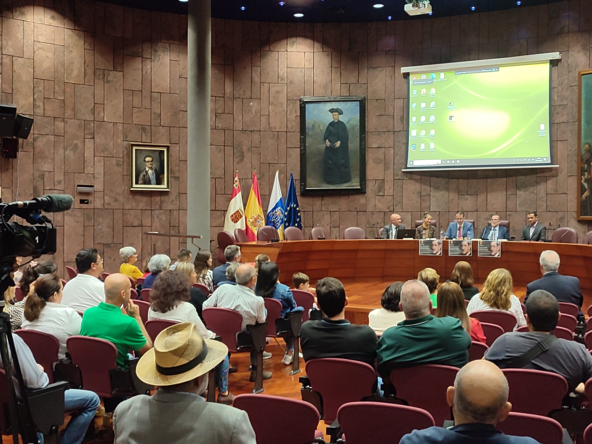Imagen de El Cabildo homenajea a Alberto Darias Príncipe en el marco de la Cátedra José Aguiar 