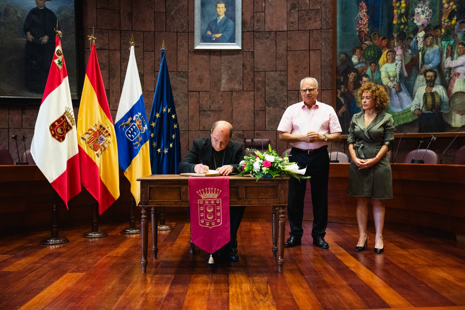 Imagen de El Cabildo recibe la visita institucional del nuevo Obispo de la Diócesis Nivariense, Eloy Santiago