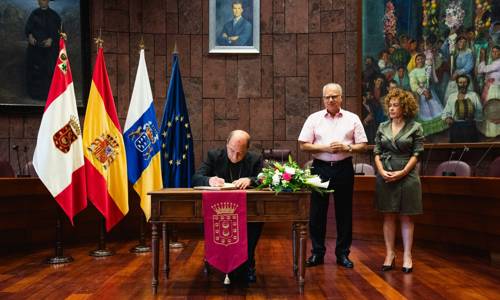 Imagen de El Cabildo recibe la visita institucional del nuevo Obispo de la Diócesis Nivariense, Eloy Santiago