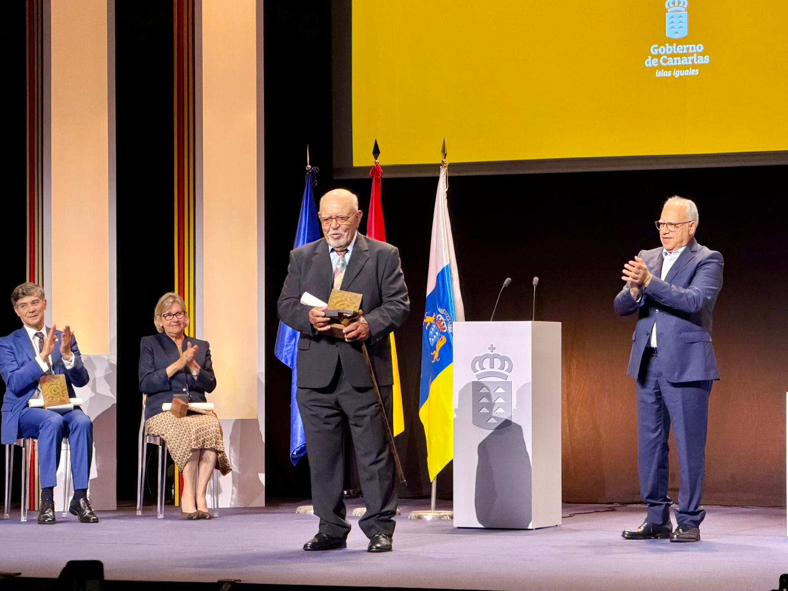 Imagen de Curbelo destaca la entrega de Isidro Ortiz al patrimonio cultural de Canarias tras recibir el Premio Identitaria Canarias 