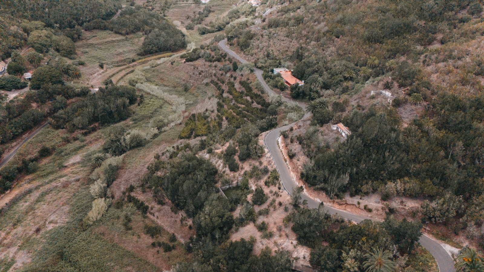 Imagen de El Cabildo aprueba el proyecto de mejora de la vía entre la presa de Amalahuigue y Cruz de Tierno