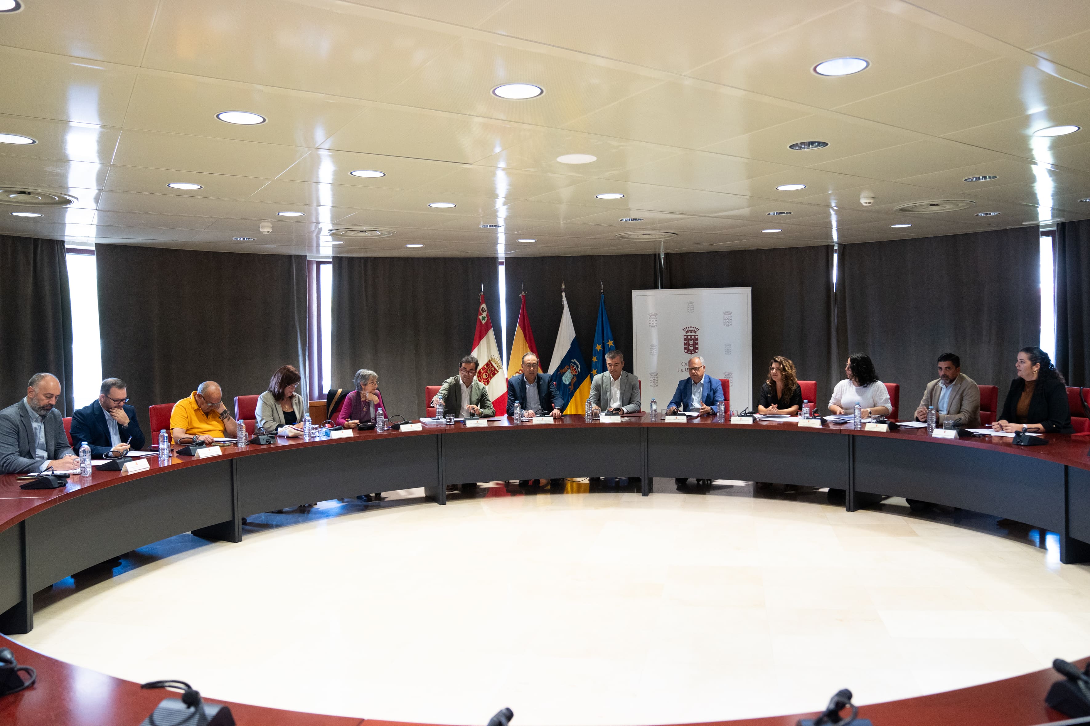 Imagen de Gobierno y Cabildo abordan con el sector empresarial nuevas medidas de fortalecimiento económico