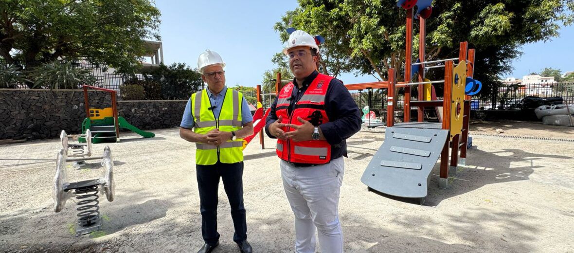 Imagen de Ayuntamiento y Cabildo visitan el avance de las obras de mejora del Parque Infantil de Borbalán