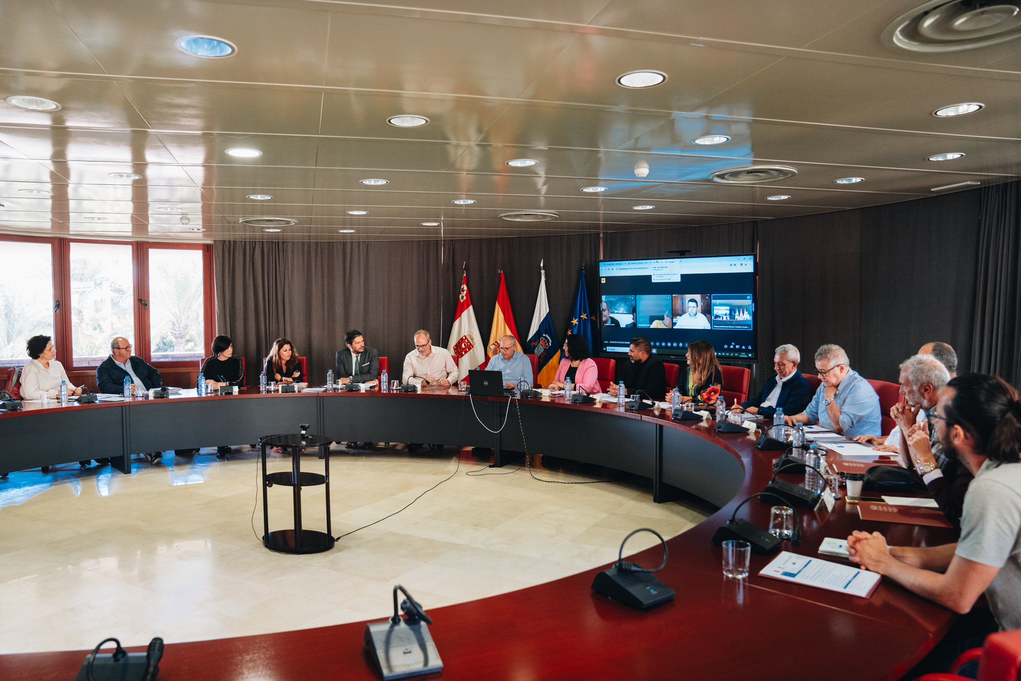 Imagen de Costas, Cabildo de La Gomera y ayuntamientos evalúan actuaciones para la mejora su litoral 