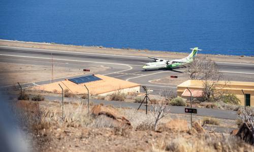 Imagen de Cabildo de La Gomera y Binter acuerdan la modificación de horarios para mejorar la conectividad con Gran Canaria