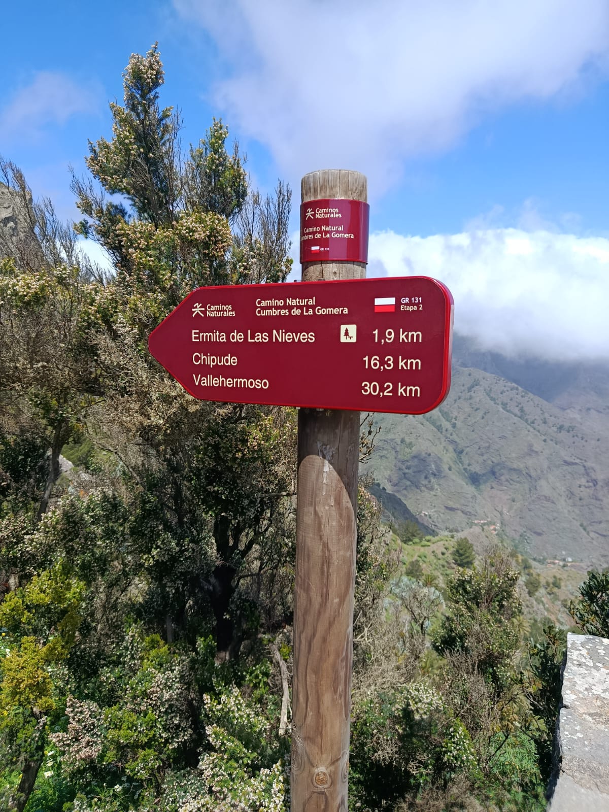 Imagen de El Cabildo de La Gomera ejecuta trabajos de reposición de la señalética de la red insular de senderos 