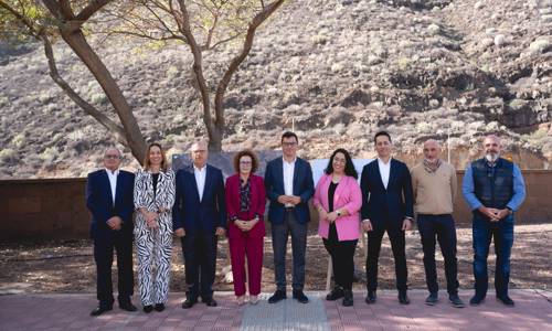 Imagen de Gobierno y Cabildo colocan la primera piedra de las obras de la Avenida de acceso al Hospital Insular de La Gomera