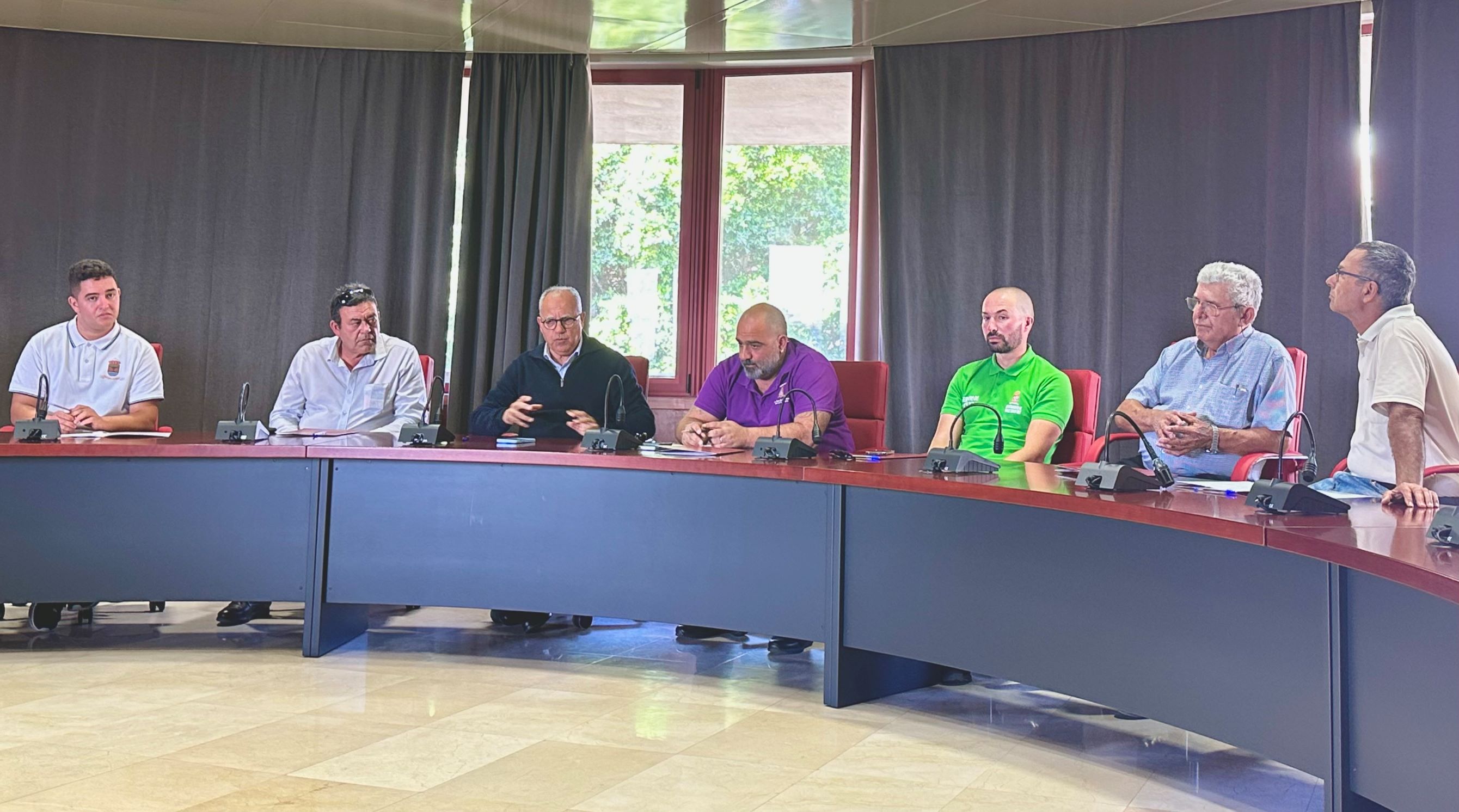 Imagen de El Cabildo refuerza las líneas de cooperación con el sector del taxi de La Gomera 