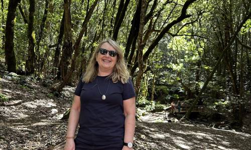 Imagen de Lonely Planet visita La Gomera para la elaboración de una guía de senderismo