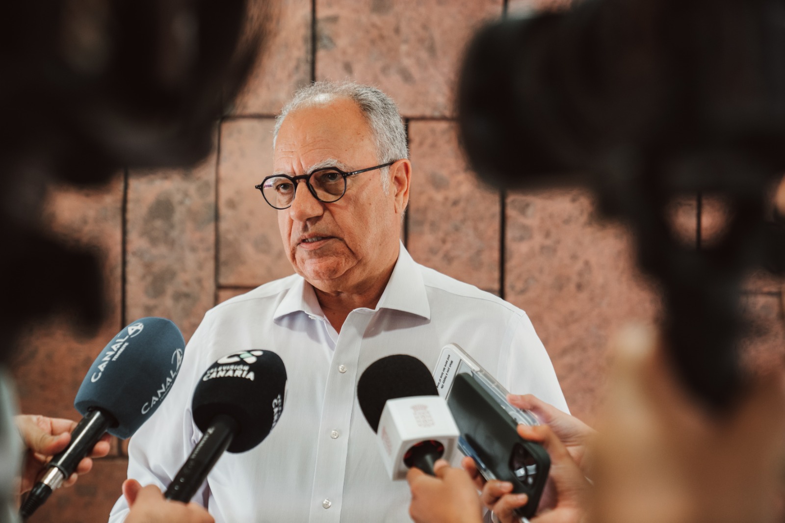 Imagen de Curbelo pide que se paralice la subida de tasas aeroportuarias en Canarias prevista por AENA