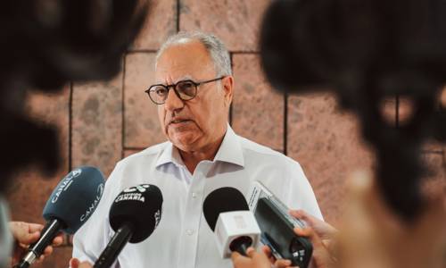 Imagen de Curbelo pide que se paralice la subida de tasas aeroportuarias en Canarias prevista por AENA