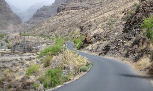 Imagen de El Cabildo informa de cortes de carretera en la CV-20 por trabajos de asfaltado en el Barranco de Santiago