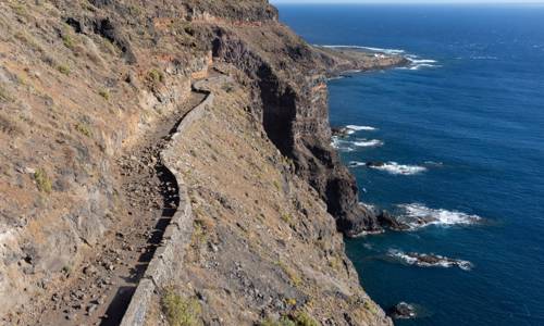 Imagen de El Cabildo finaliza la limpieza de la carretera de acceso a Puntallana