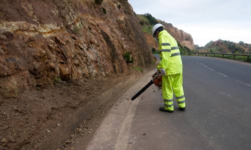 Imagen de El Cabildo refuerza el operativo de mantenimiento y conservación de las carreteras insulares