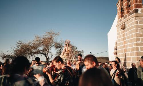 Imagen de El Cabildo coopera con las fiestas populares a través de incentivos a las comisiones de fiestas