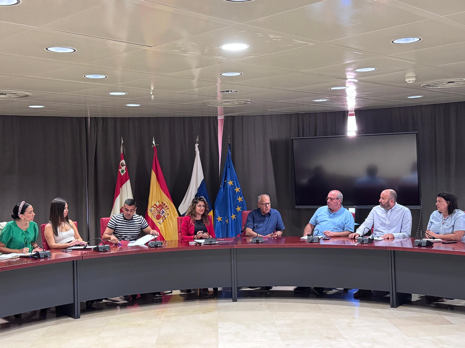 Imagen de El Cabildo coopera con los ayuntamientos para la dinamización comercial en fechas navideñas 