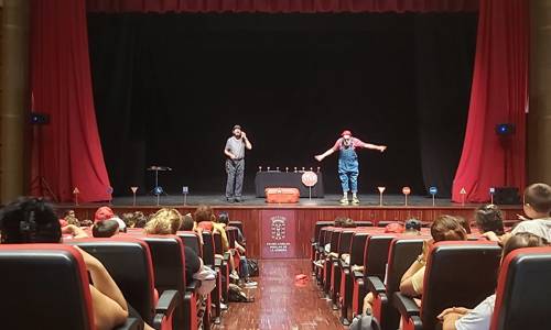 Imagen de Escolares de La Gomera aprenden seguridad vial a través del teatro en el programa ‘Diversión sobre Ruedas’