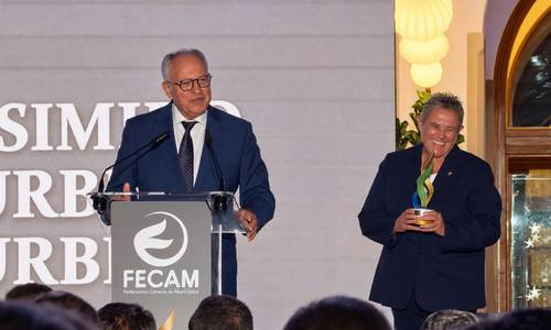 Imagen de Curbelo es galardonado por su trayectoria pública en la primera edición de los premios FECAM