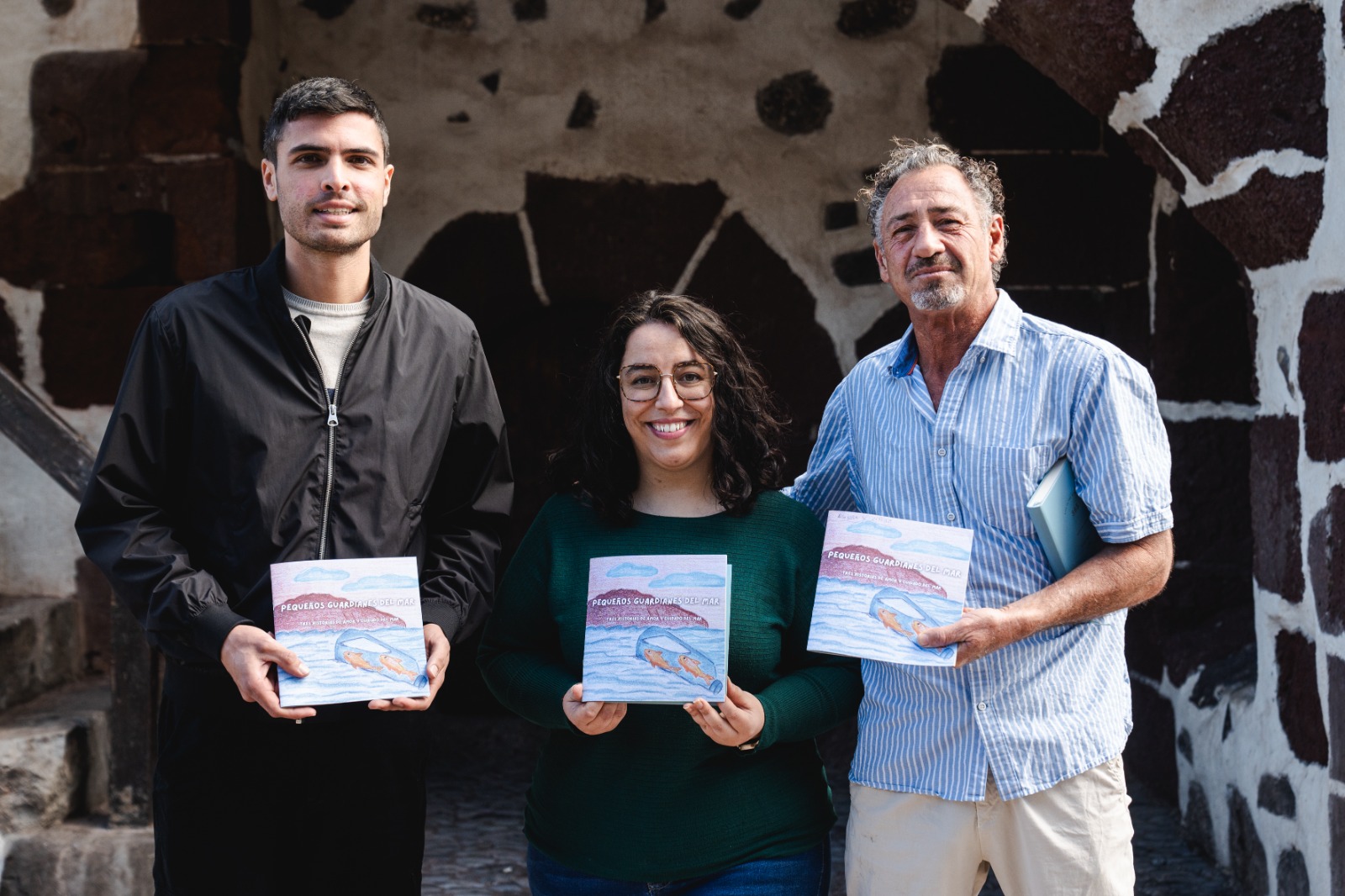 Imagen de Cabildo y Aglayma Ecológica promueven la educación ambiental en colegios con un libro de cuentos infantiles