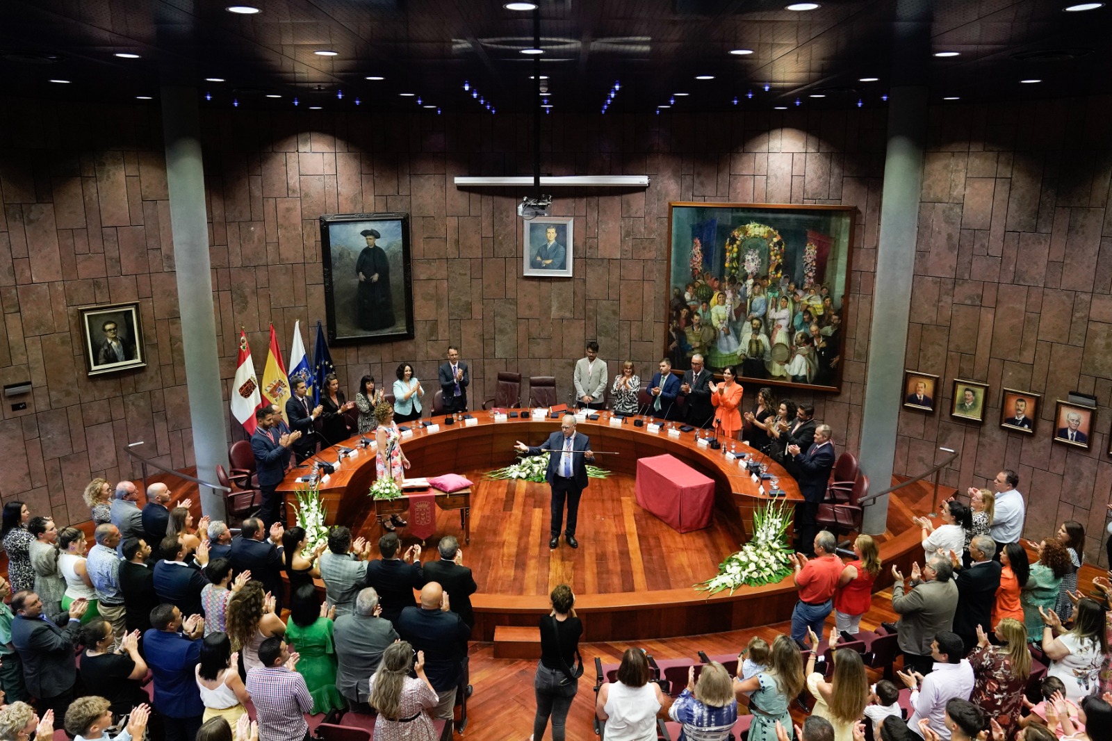 Imagen de Casimiro Curbelo reelegido presidente en la que será su novena legislatura al frente de la Corporación