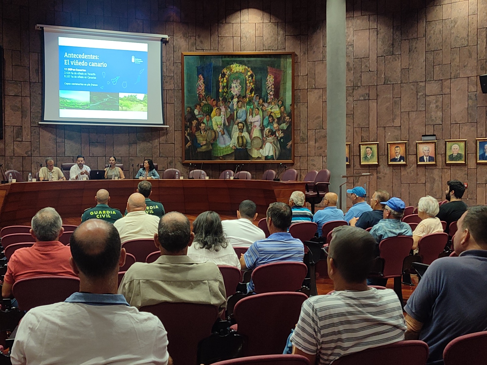 Imagen de Cabildo y Gobierno de Canarias abordan con el sector vitivinícola y bodeguero la actualidad de la filoxera
