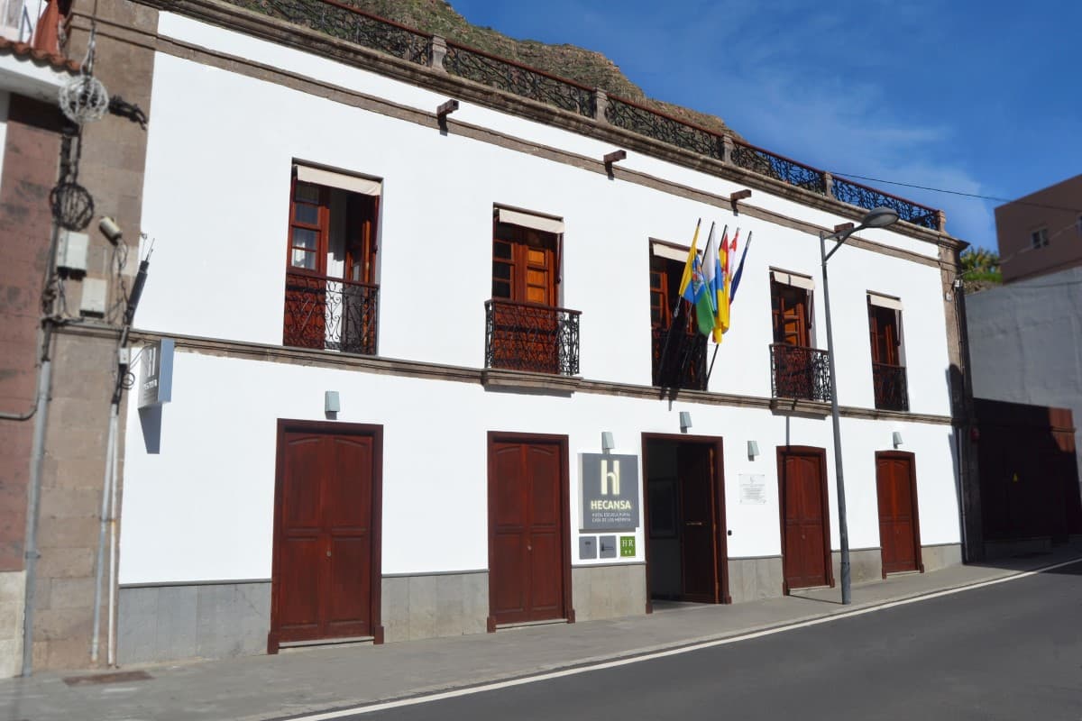 Imagen de El Cabildo aprueba la prórroga del convenio con HECANSA para uso del Hotel Escuela Casa de Los Herrera