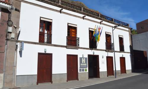 Imagen de El Cabildo aprueba la prórroga del convenio con HECANSA para uso del Hotel Escuela Casa de Los Herrera
