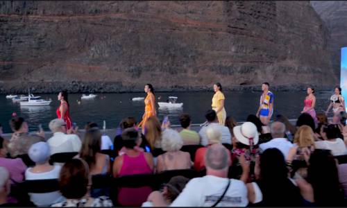 Imagen de ‘La Gomera, Moda y Magia’ refuerza la proyección del talento insular en la Tenerife Fashion Beach Costa Adeje
