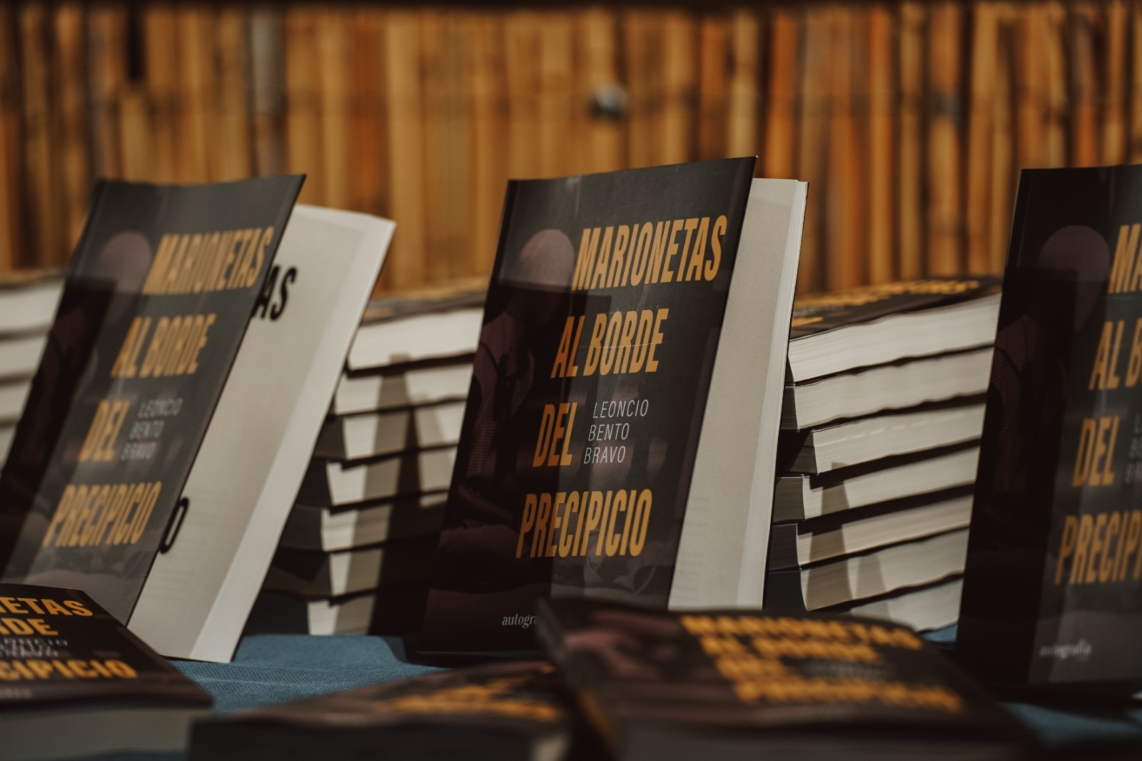 Imagen de El Cabildo acoge el próximo martes la presentación del libro ‘Marionetas al borde del precipicio’ de Leoncio Bento