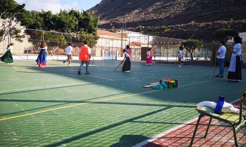 Imagen de Los centros educativos acogen una serie de talleres artesanales para conmemorar el Día de Canarias