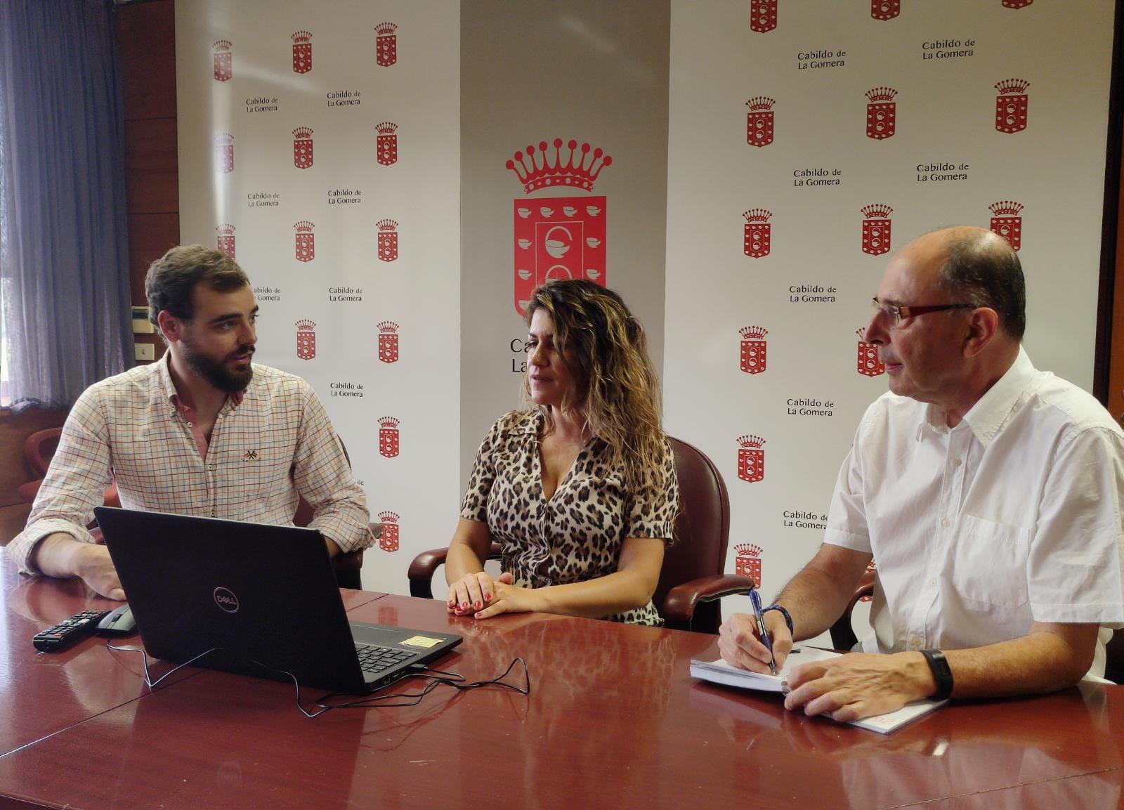 Imagen de El Cabildo refuerza el servicio gratuito de registro de viajeros en alojamientos de La Gomera 