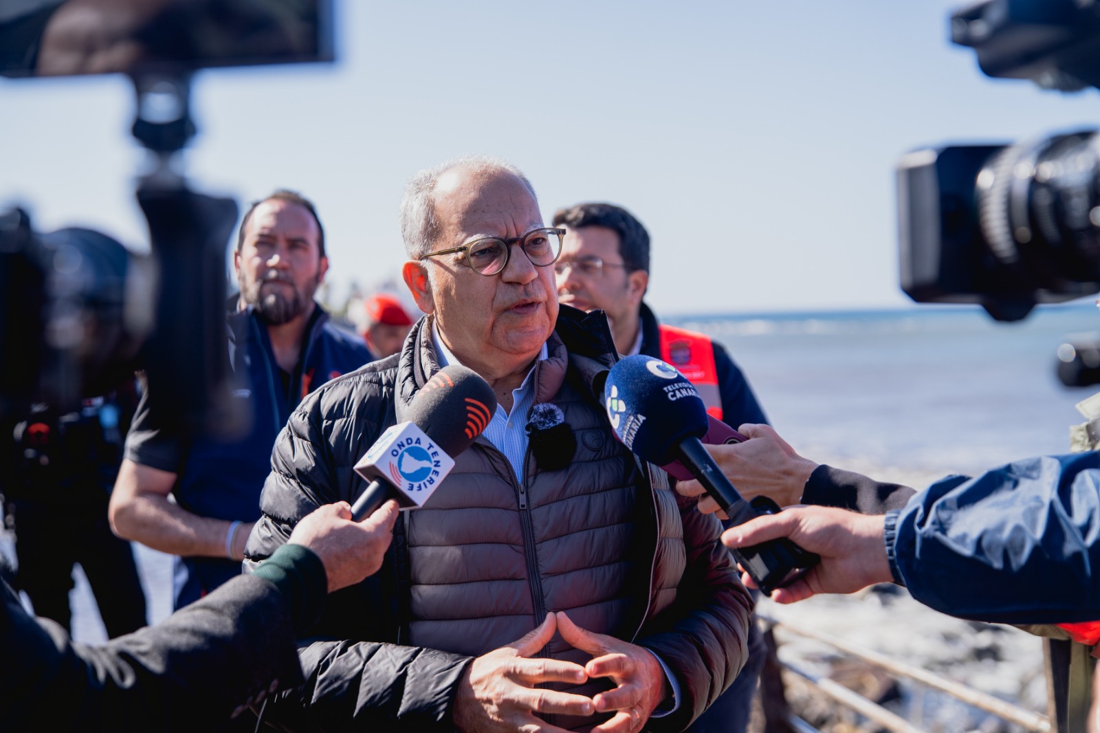 Imagen de El Cabildo apertura la red de senderos y GuaguaGomera reactiva la ruta de Valle Gran Rey con el aeropuerto 