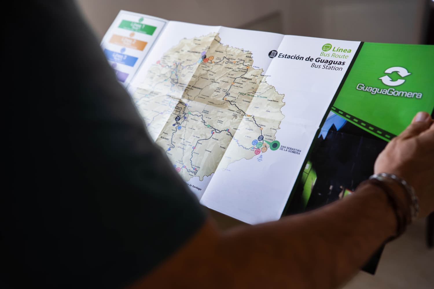 Imagen de GuaguaGomera edita un nuevo folleto bilingüe con información actualizada de las rutas de guaguas