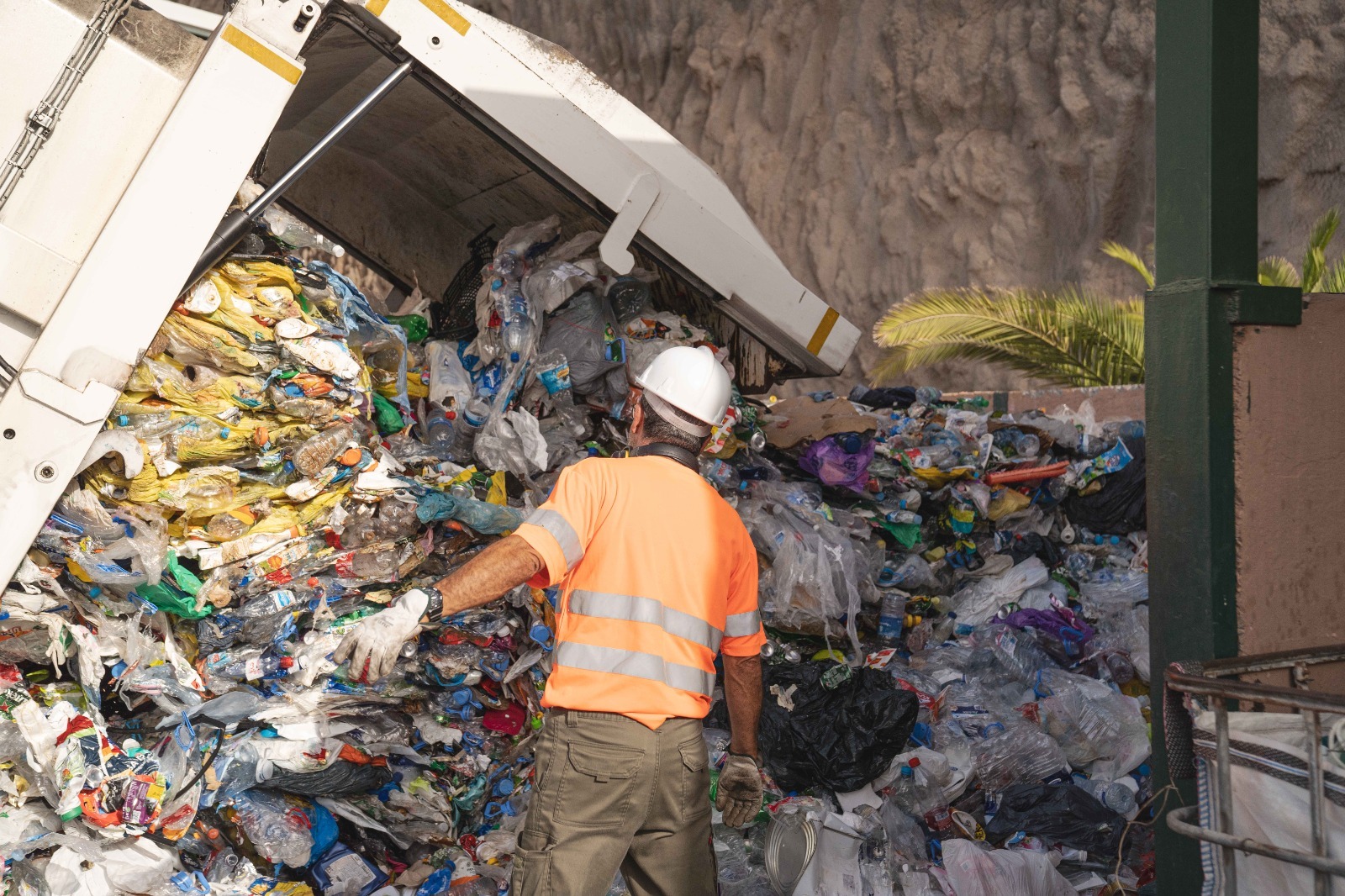 Imagen de El Cabildo garantiza la gestión integral del Complejo Ambiental de El Revolcadero hasta 2028