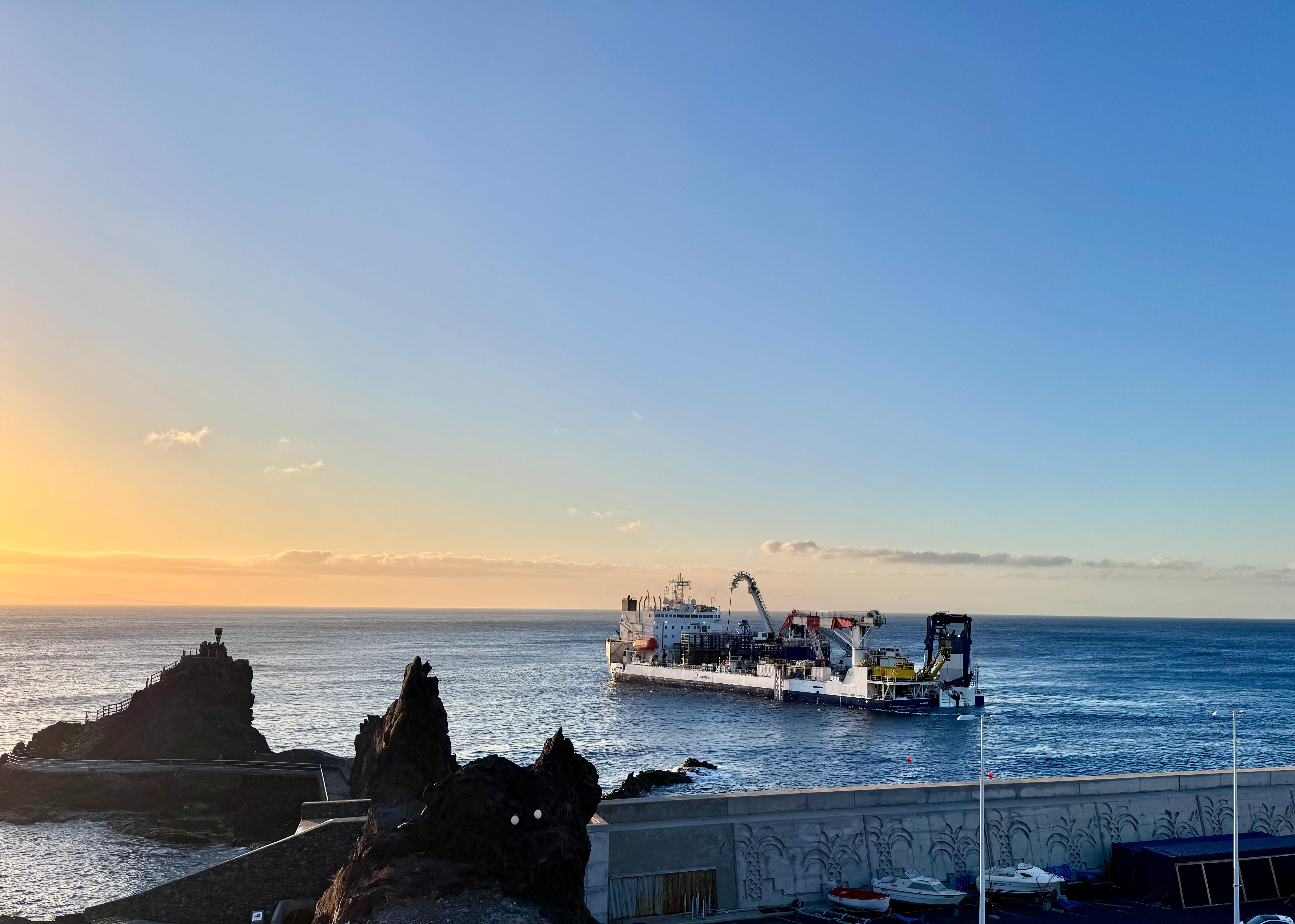 Imagen de El Cabildo de La Gomera valora el inicio de los trabajos de instalación del cable submarino hacia Tenerife