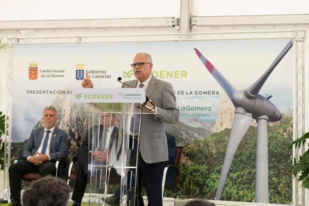 Imagen de Curbelo confía que tras el informe favorable de impacto ambiental se agilice la conexión eléctrica con Tenerife 