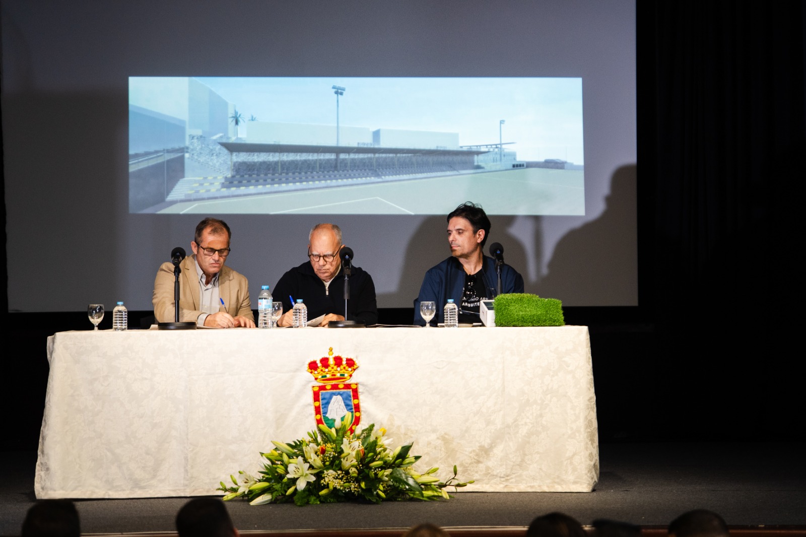 Imagen de El Cabildo invierte 1,1 millones de euros en la remodelación del Campo de Fútbol de Vallehermoso 
